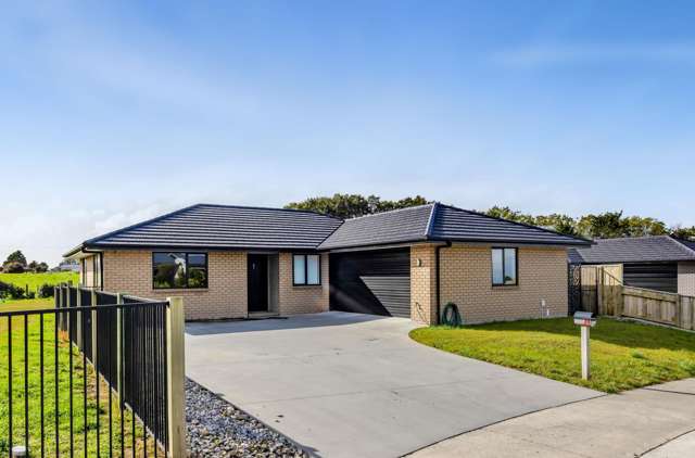 Modern 4 Bed Home, Great Location