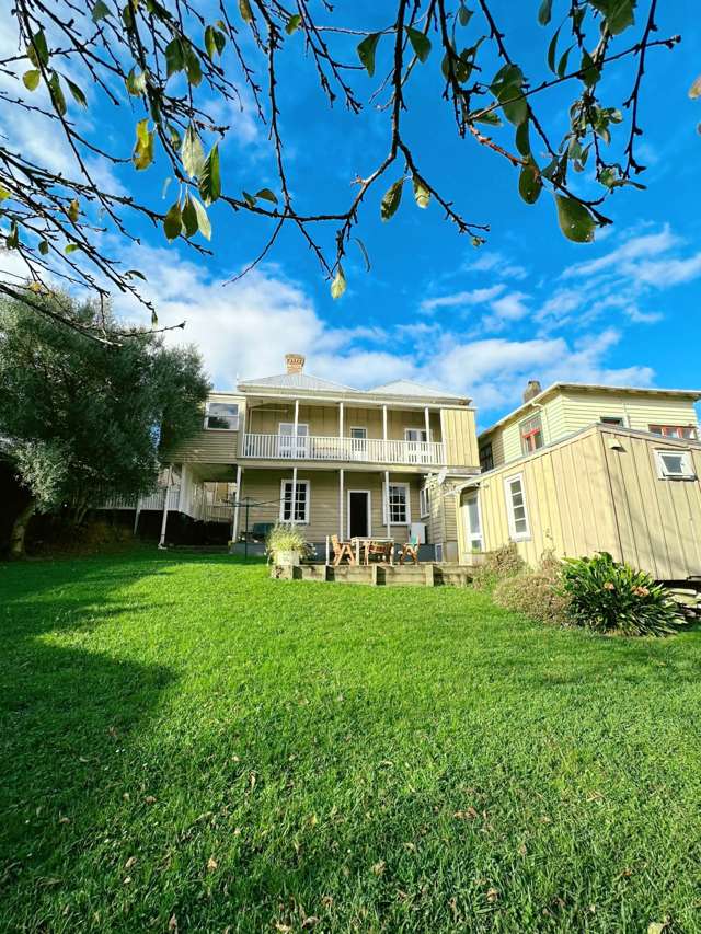 Welcome to this charming split villa