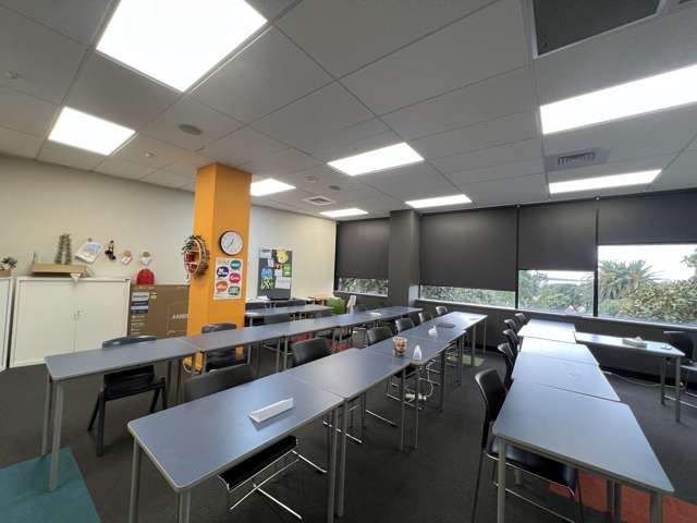 Ground Floor/51 Hurstmere Road Takapuna_4