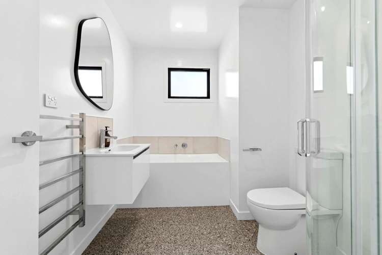 8 Golden Elm Rise Toi Toi_10