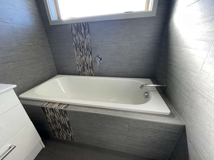 35 Riverglade Parkway Te Atatu South_10