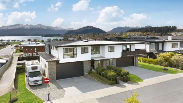 Elegant Lifestyle - Prime Central Wanaka Location