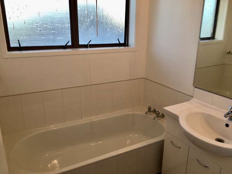 77 Angelo Avenue Howick_12