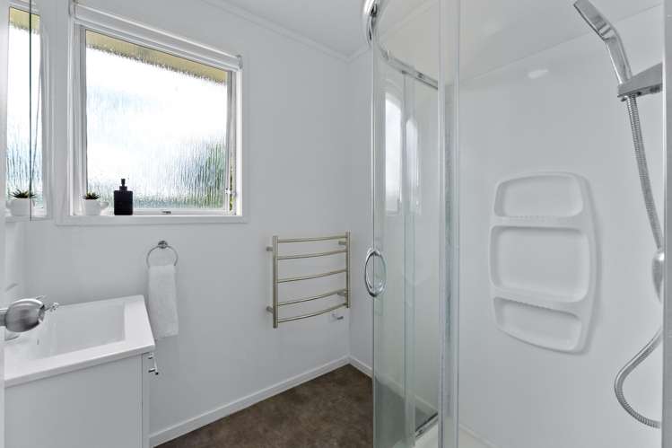 152 Mahia Road Wattle Downs_11