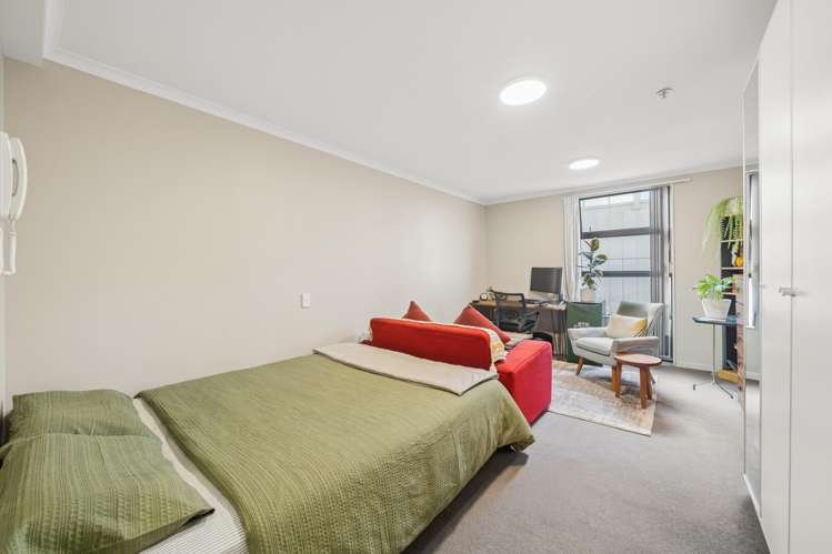 707/5 Aitken Street_2
