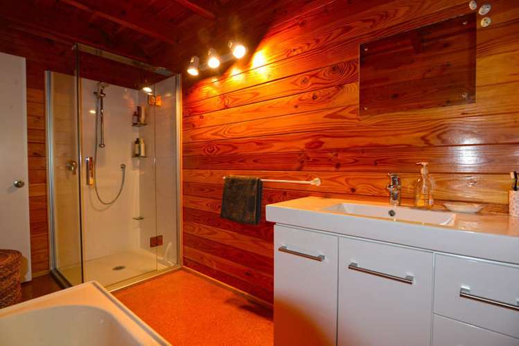 62 Kauri Point Road Laingholm_11