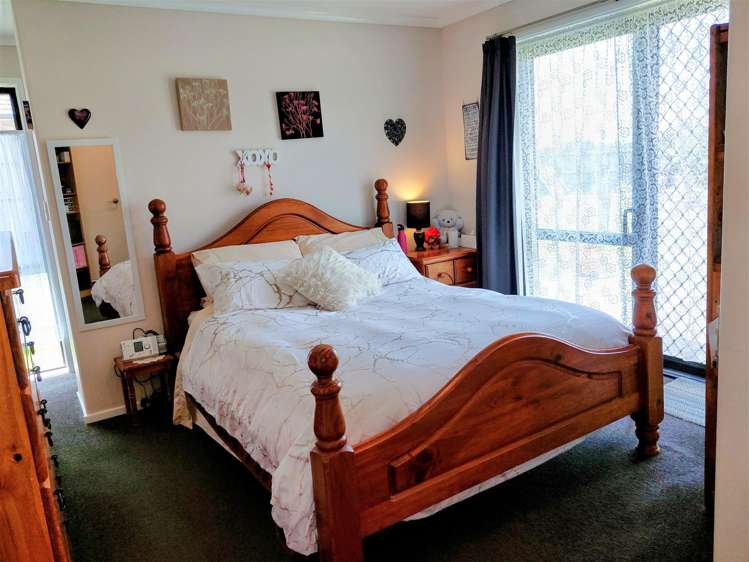 8 Muirfield Rise Te Kamo_10