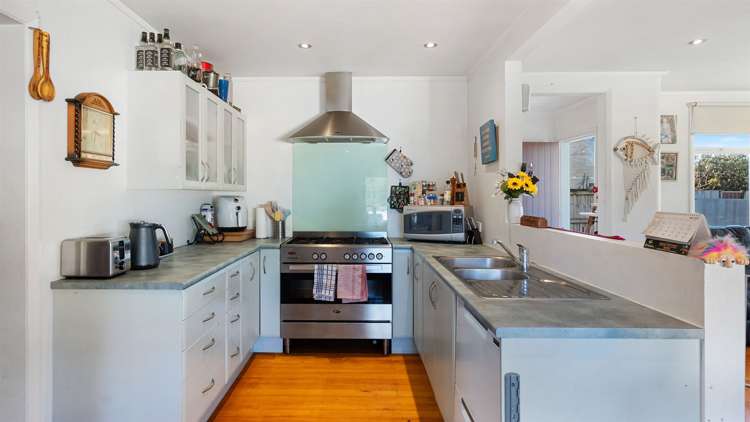 24 Stirling Grove Greerton_3