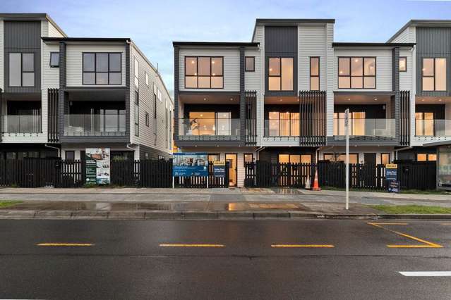 2/10 Scott Road Hobsonville_1