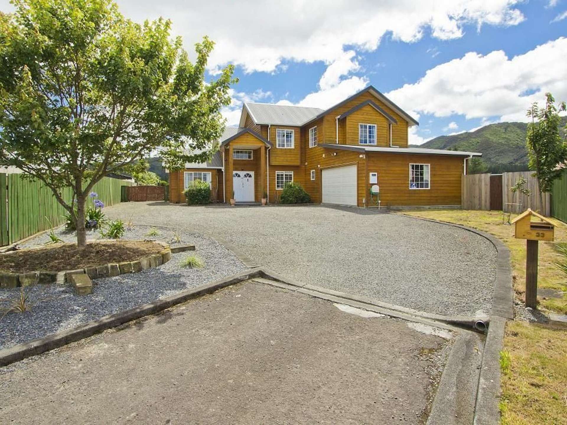 33 Grimsby Grove Wainuiomata_0