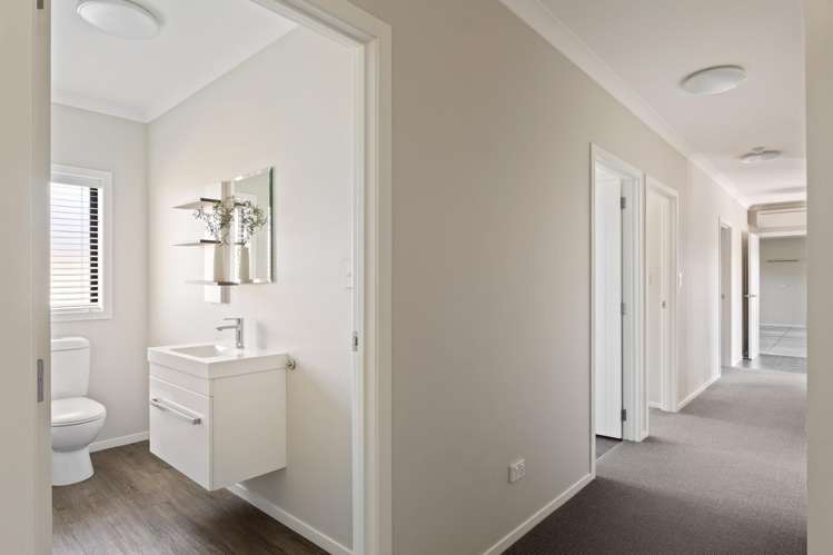 7 Silverstone Place Lytton West_11