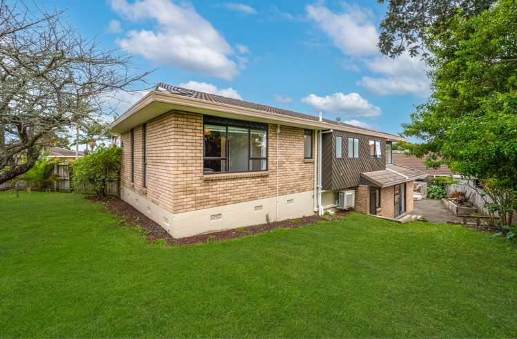 1 Lexington Drive Botany Downs_18