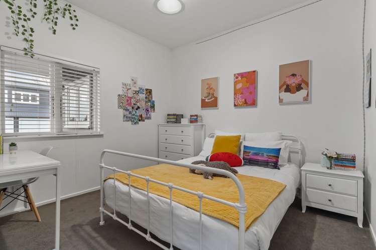 9 Kyle Road Greenhithe_23