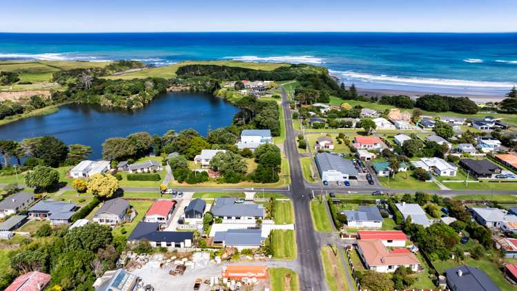 23 Layard Street Opunake_34