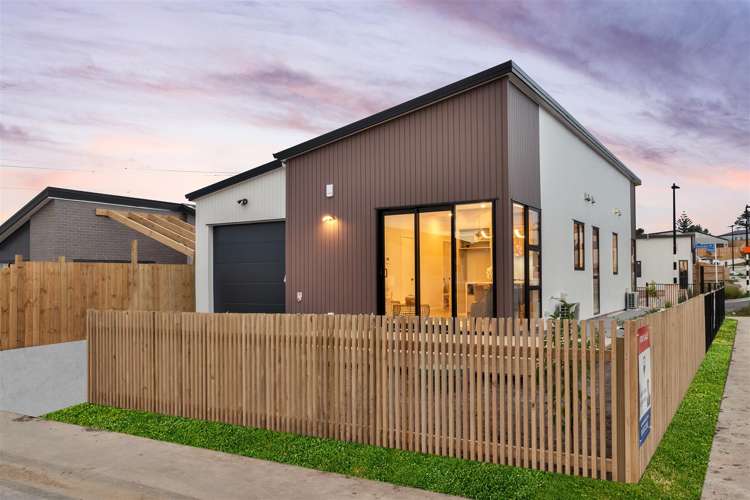 16 Taiororua Avenue Massey_23