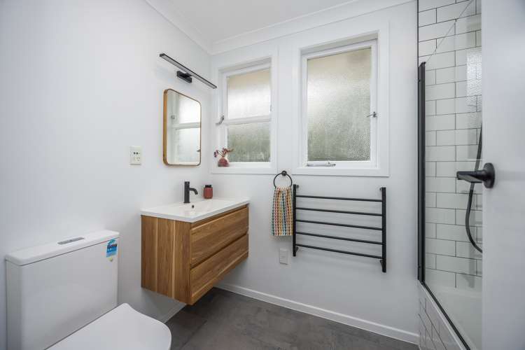 7 Manapouri Place Glenview_13