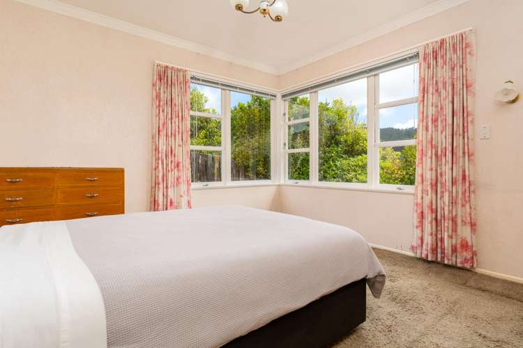 5 Larsen Crescent Tawa_13