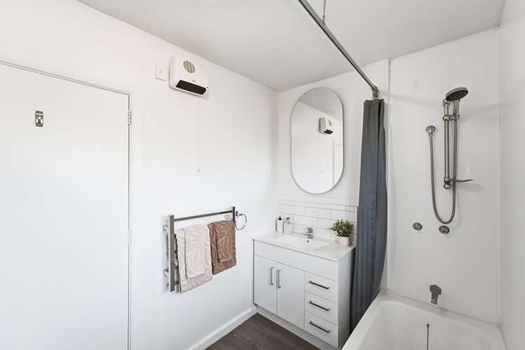 10 Torquay Place Bryndwr_16