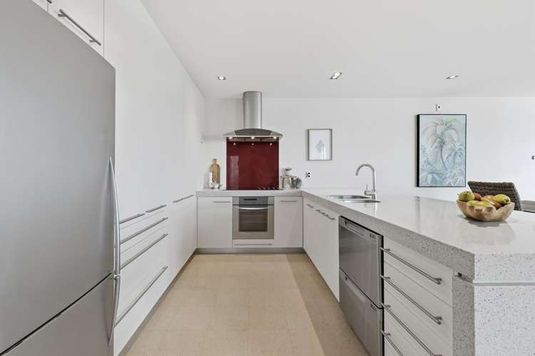 902/72 Devonport Road (Devonport Towers) Tauranga Central_2