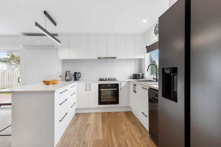 13 Broadfield Street Massey_10