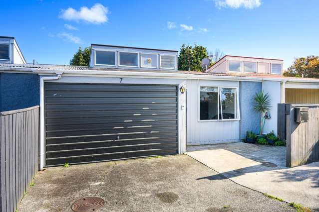 7 Westmere Place Takaro_1
