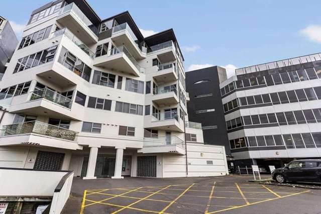 Owner wants out: Freemans Bay apartment selling with $20,000 auction reserve