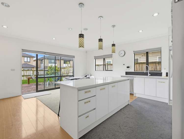 11 Carrickdawson Drive Flat Bush_8