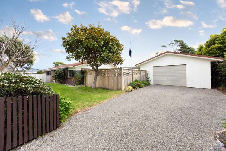 19 Reeves Street Waikanae Beach_1