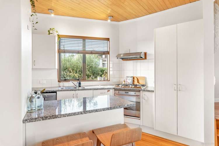 2/18a Richards Avenue Forrest Hill_8