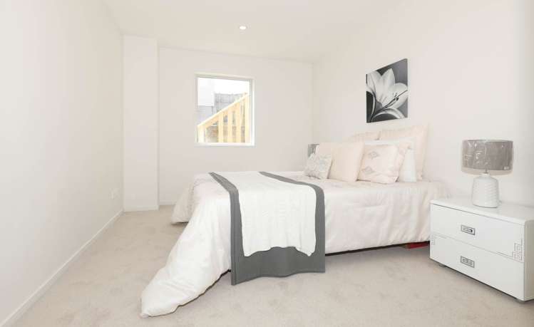 98 Joseph Street Flat Bush_13