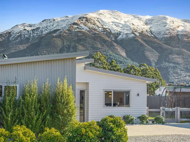 Big, Bold, Beautiful Lake Hawea Home