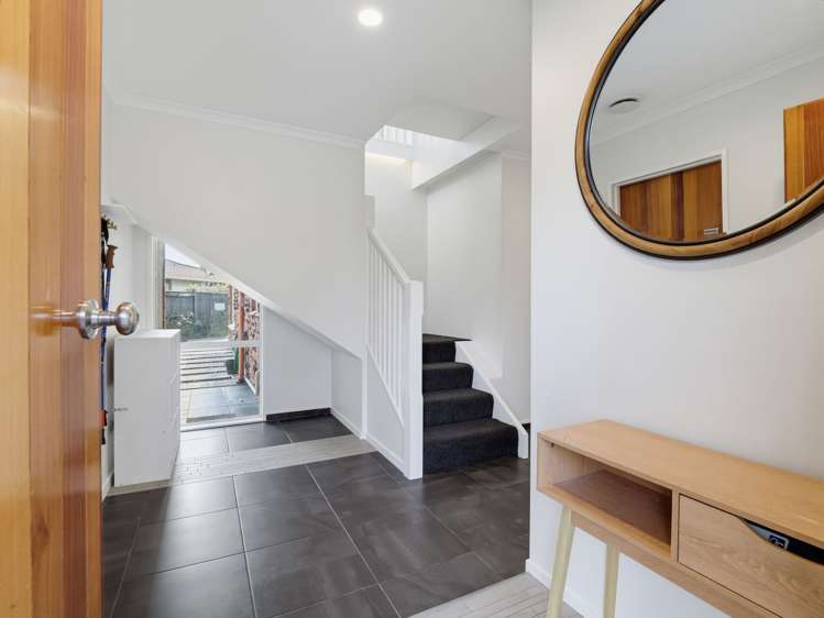 8 Aintree Crescent_3