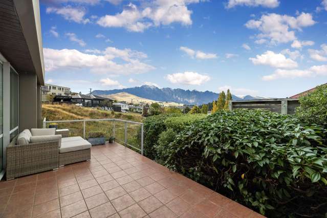 2/23 Adelaide Street Town Centre_2