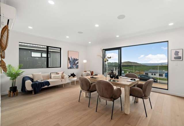 Lavish Living with Seaside Serenity