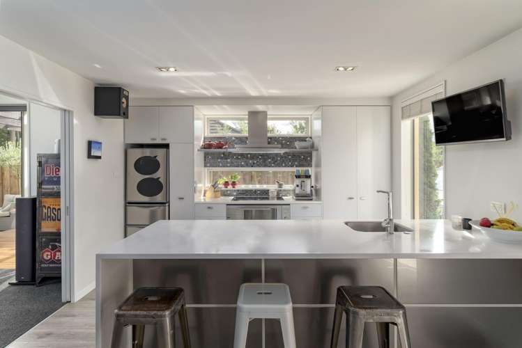 F/97 Englefield Road 2392_2