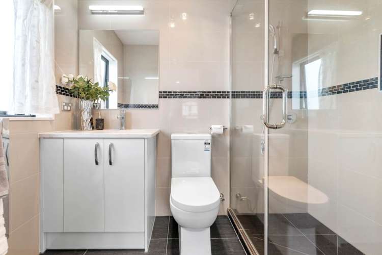 17 Gospel Heights Flat Bush_16