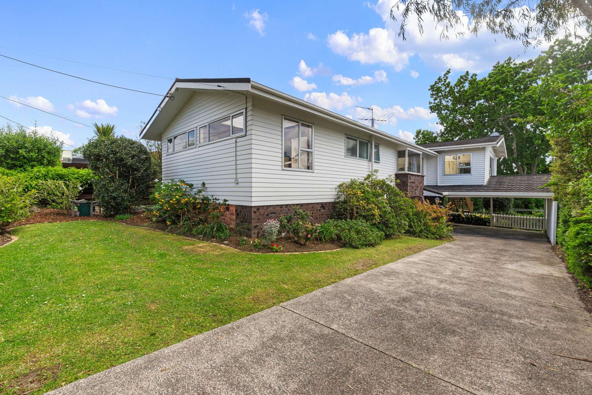 98 Tiroroa Avenue Te Atatu South_0