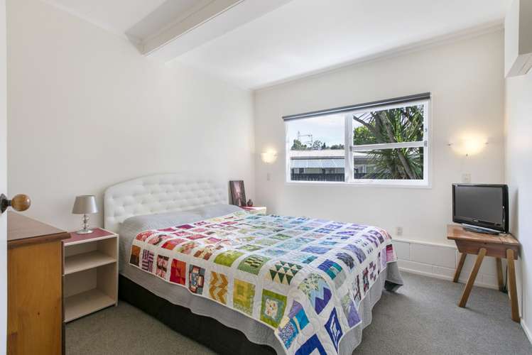 32 Dolbear Street Titirangi_14