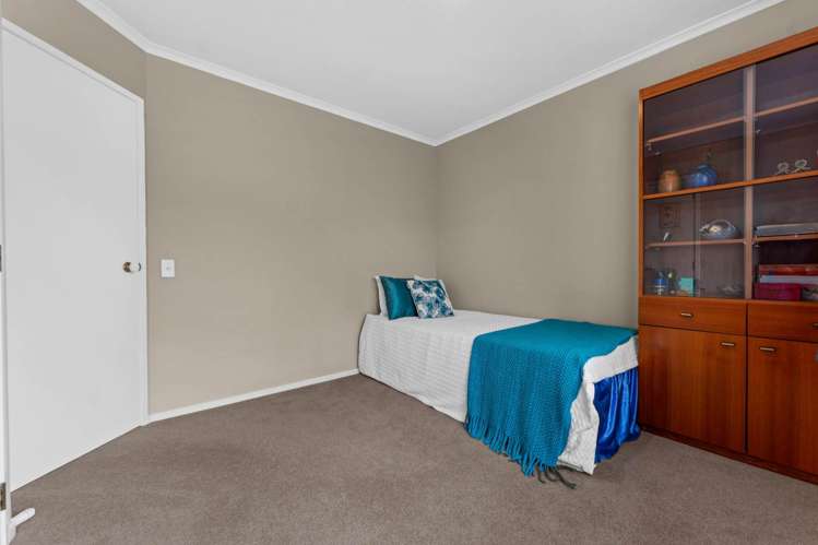 8 Headcorn Place Botany Downs_10
