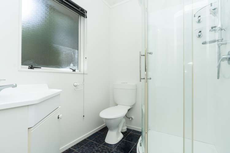 96 Dixon Road Glenview_14