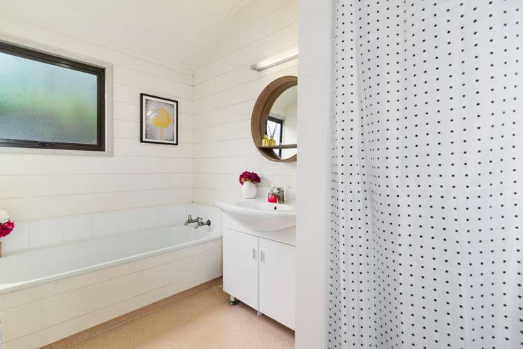 13 Henare Place Tihiotonga_23