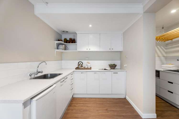 28 Glen Atkinson Street St Heliers_17