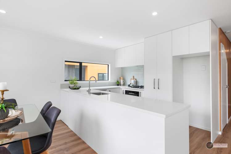 4/51 Kings Crescent Lower Hutt_6