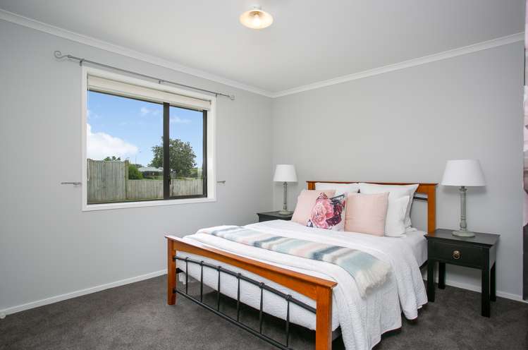 14 De La Mare Drive Leamington_13