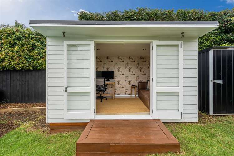 6 Lake Road Devonport_16