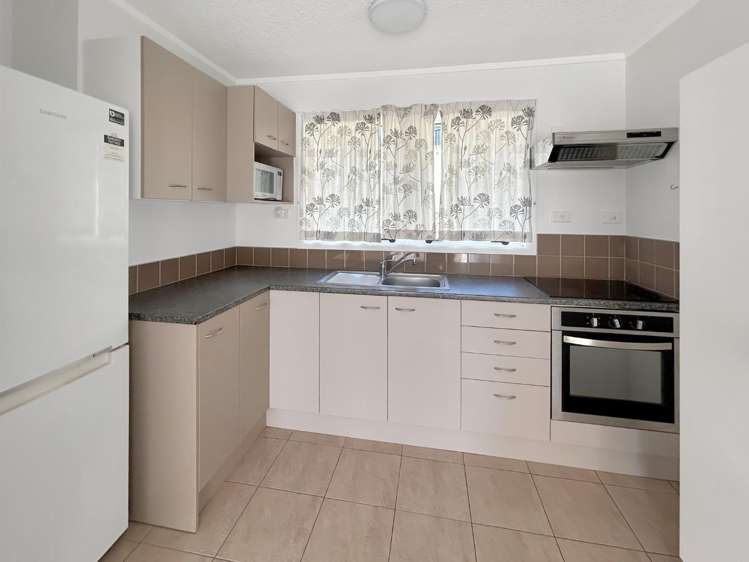 18 Oak Place 11139_2