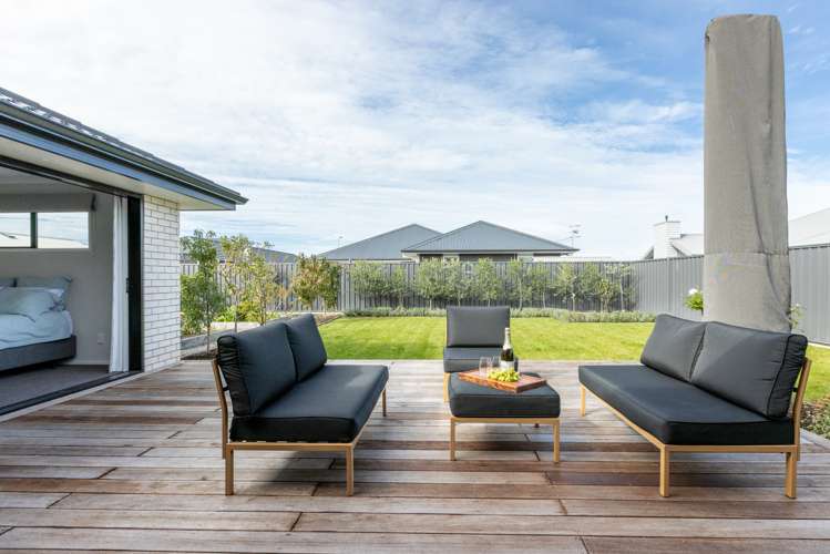 15 Hikawera Drive Frimley_12