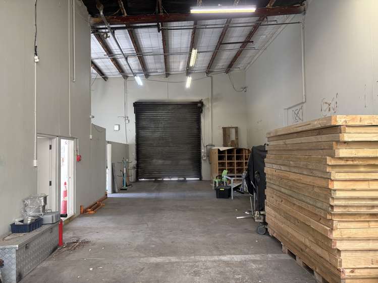 Front Unit/78 Treffers Road Wigram_2