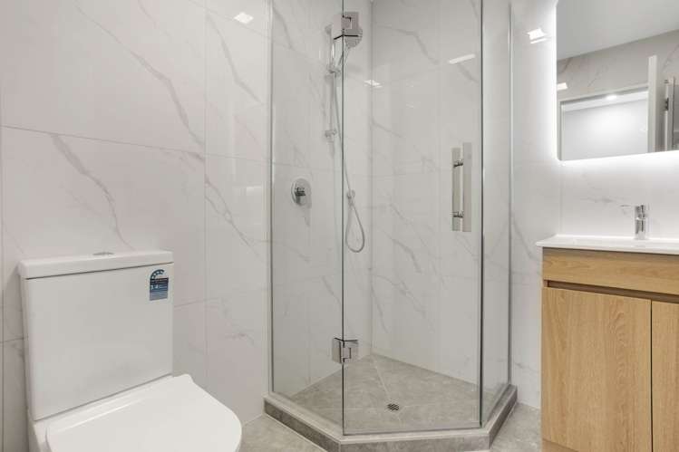 4 & 8/196 Royal Road Massey_27