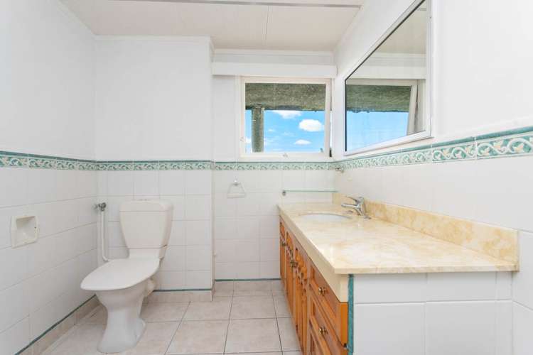 2 Wakeling Avenue Te Atatu South_14